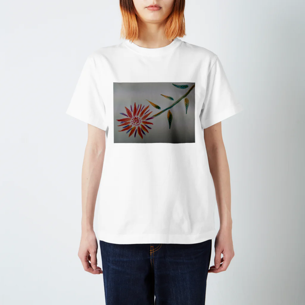 絵描きのまゆんのデザインの一輪の花 Regular Fit T-Shirt