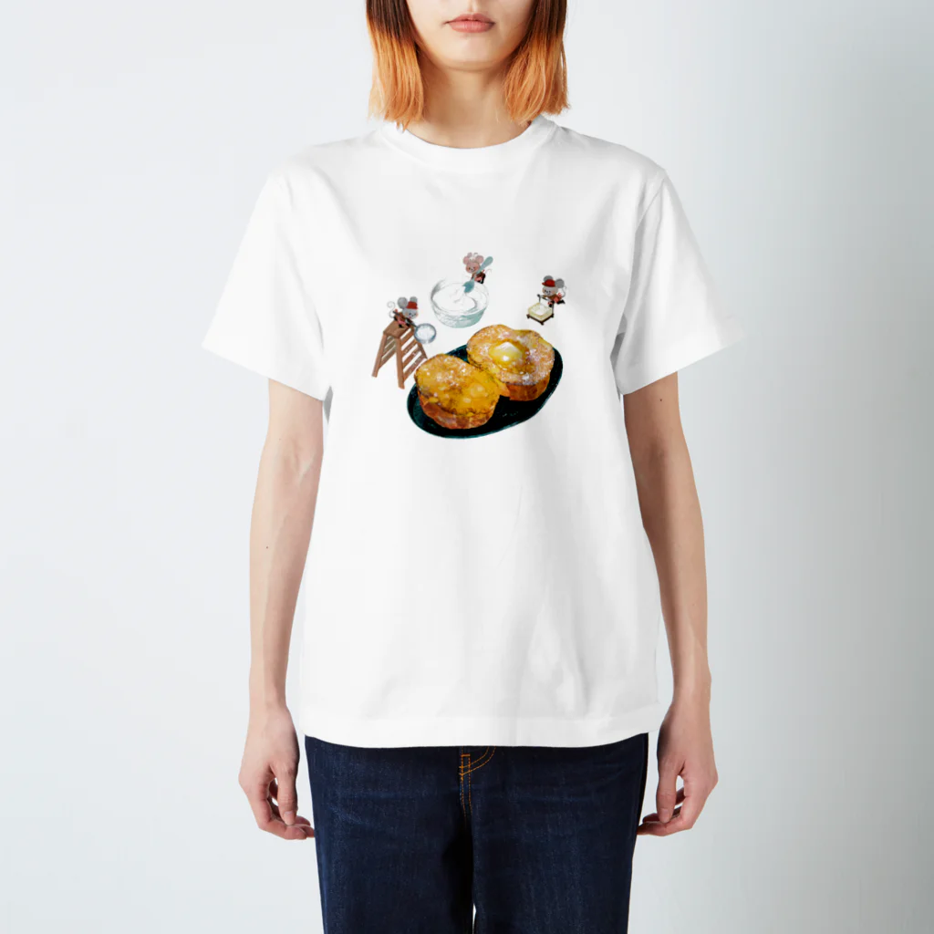 SakihoKurazumiIlustrationのMINOのフレンチトースト Regular Fit T-Shirt