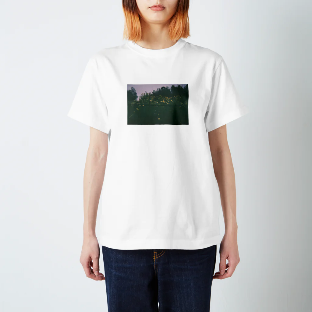 Moyoの黄色いお花 Regular Fit T-Shirt