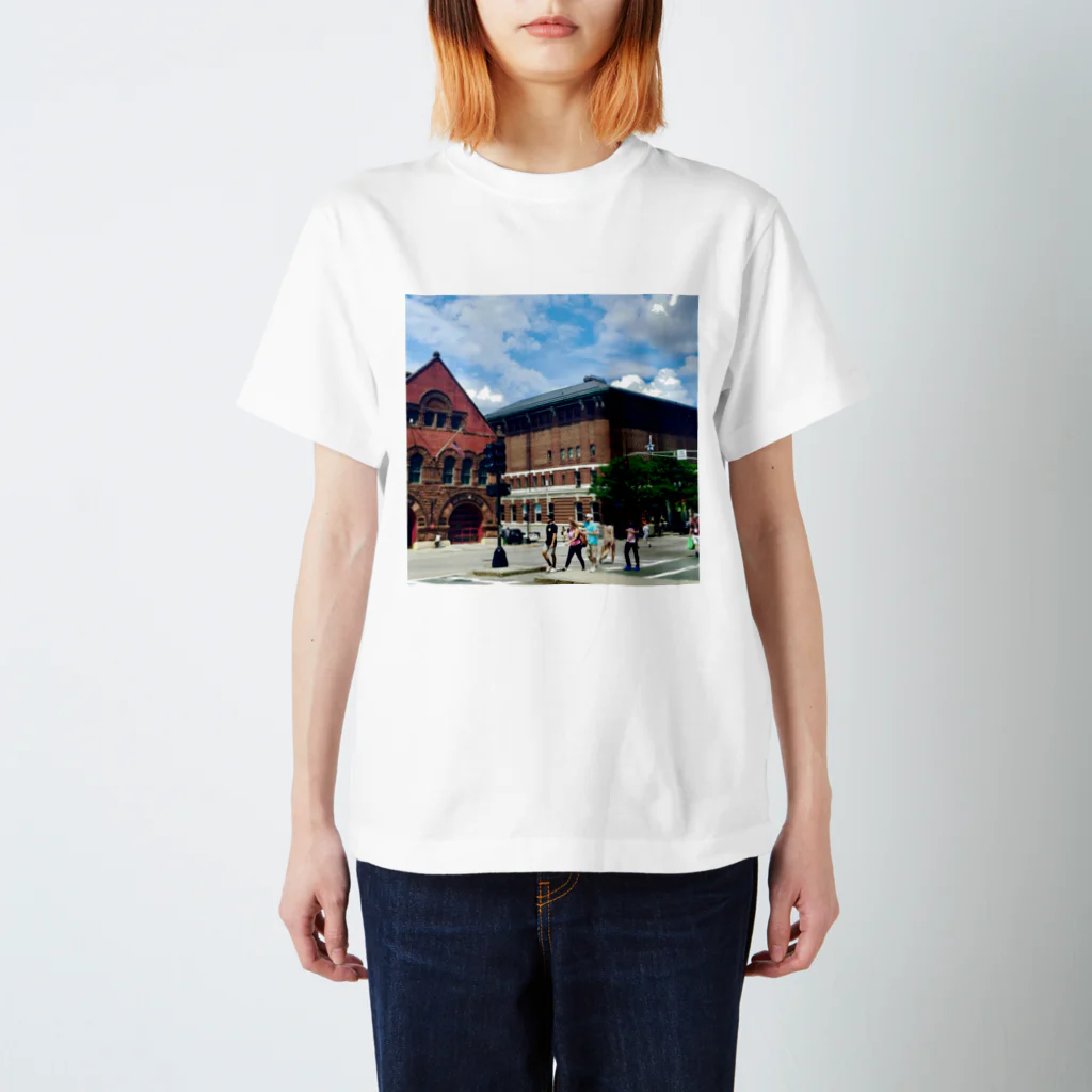 Rendez-vous à Tokyoランデヴーア　トウキョウのBoston  Regular Fit T-Shirt