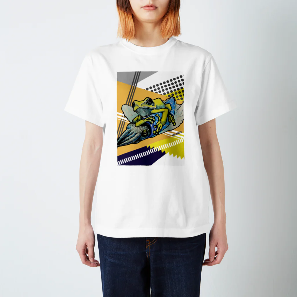 引田玲雄 / Reo Hikitaの烏賊乗りPOPデザイン背景 Regular Fit T-Shirt