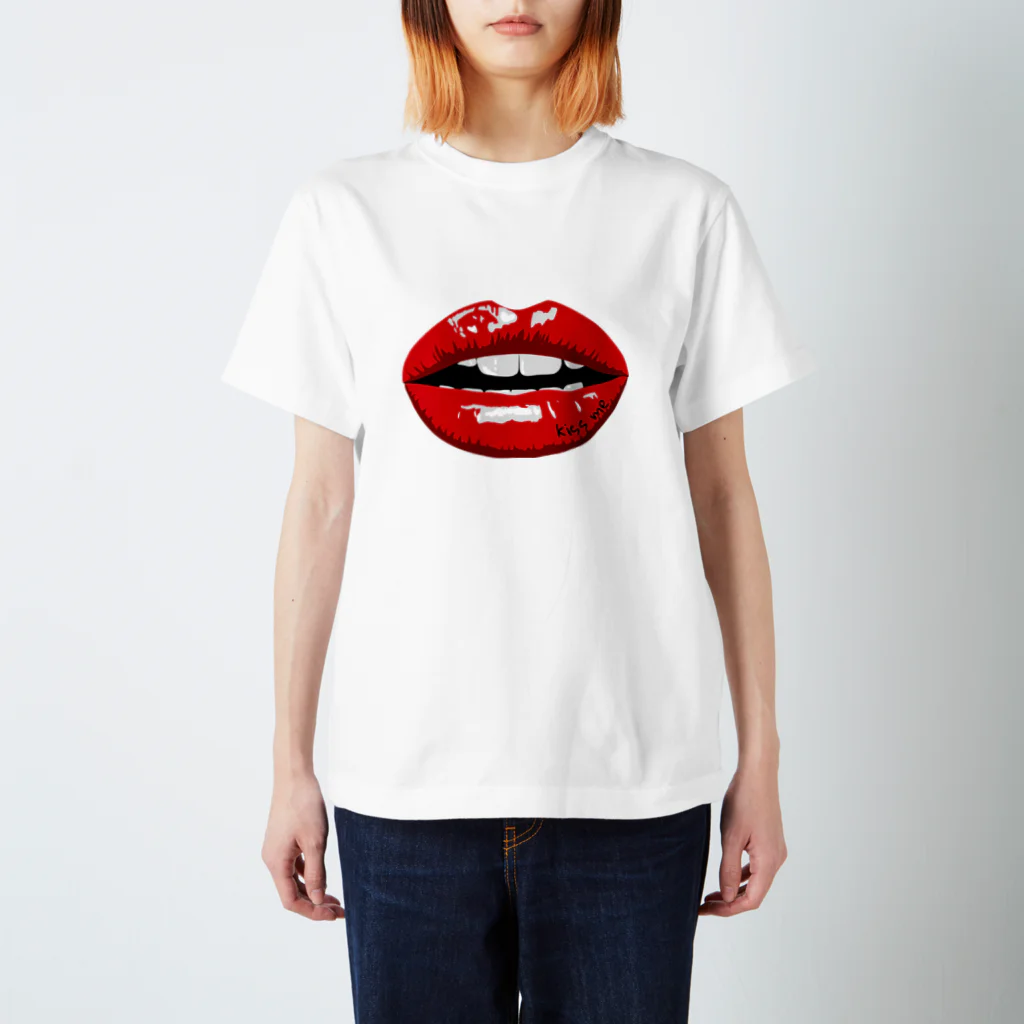 べる🌹のLIP(kiss me) Regular Fit T-Shirt