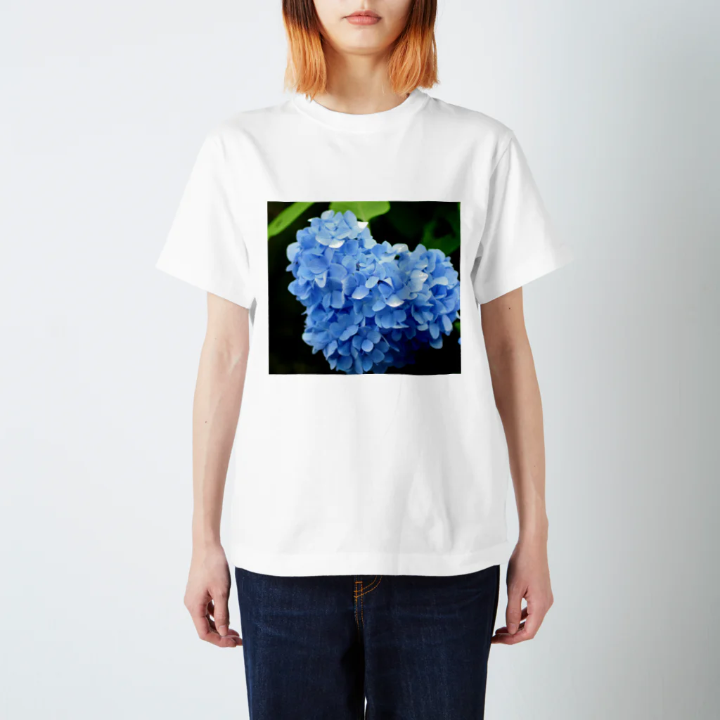 banyan＊shopのハートの紫陽花♥ Regular Fit T-Shirt