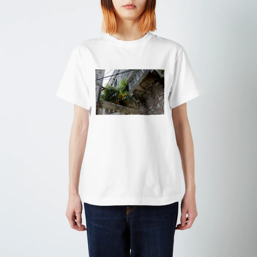 happy hillsのクロアチアの街並み Regular Fit T-Shirt