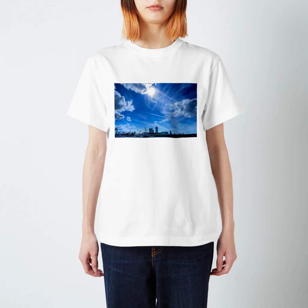 RURUの青空と雲の掛け合い Regular Fit T-Shirt