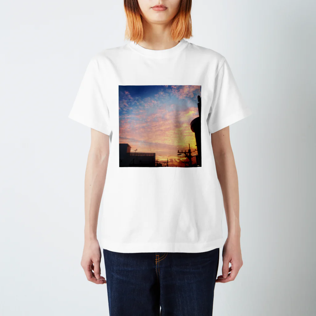 GNKのSetting sun スタンダードTシャツ