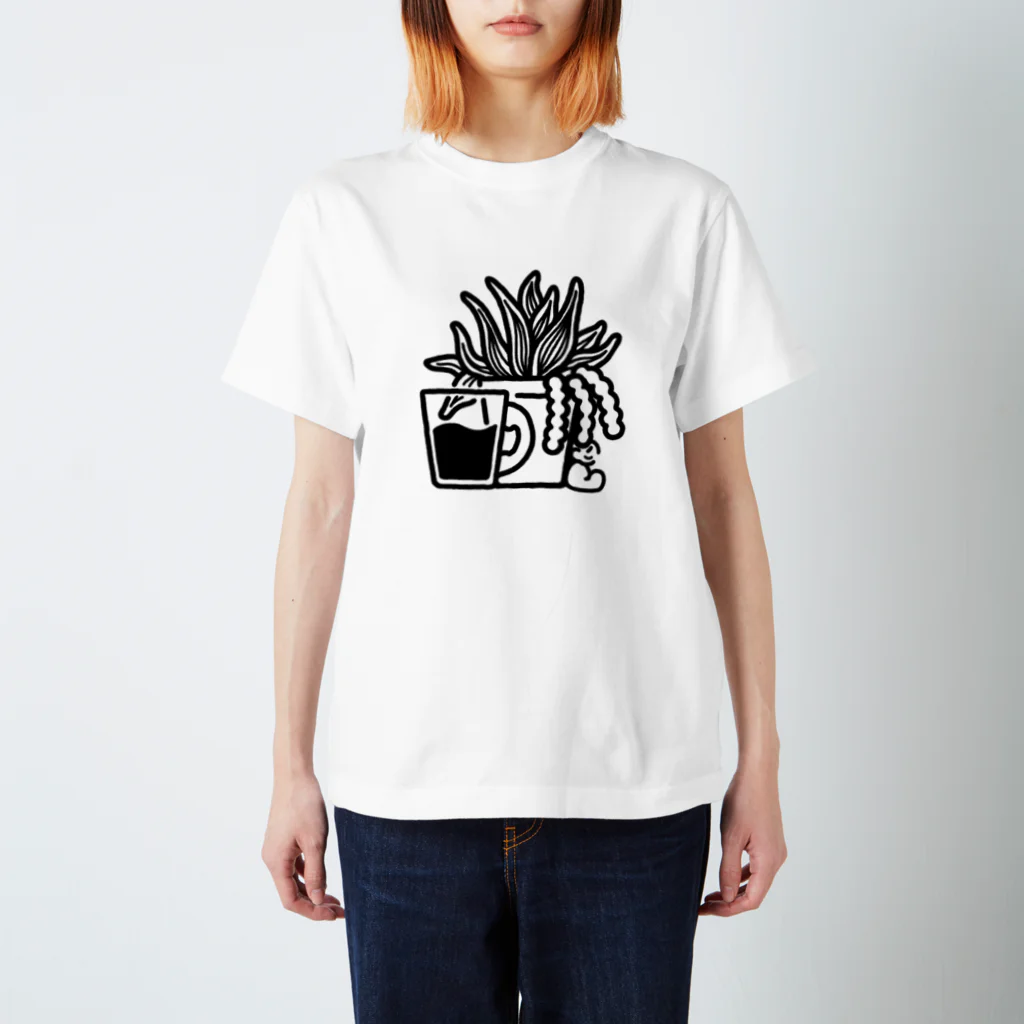 カトウトモカのSunday  Regular Fit T-Shirt