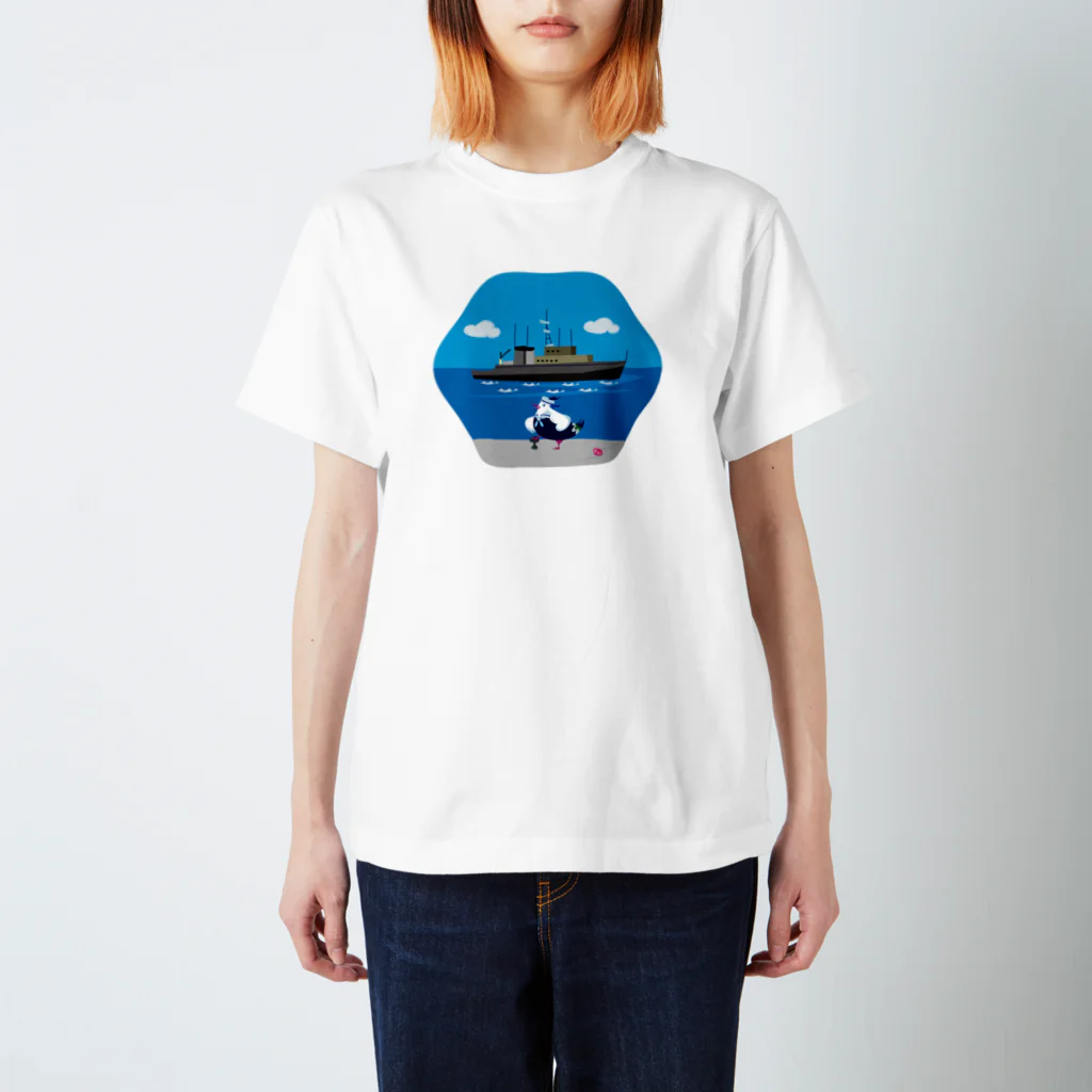 桐生龍のイラストグッズShopのかもめの水兵さん Regular Fit T-Shirt