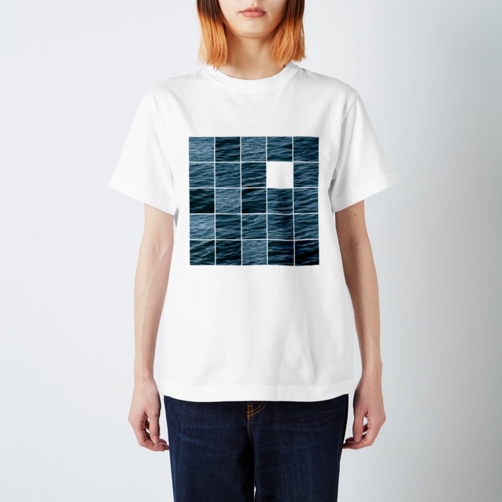 tag worksのSurface PUZZLE TEE (schottky defect)/White Regular Fit T-Shirt
