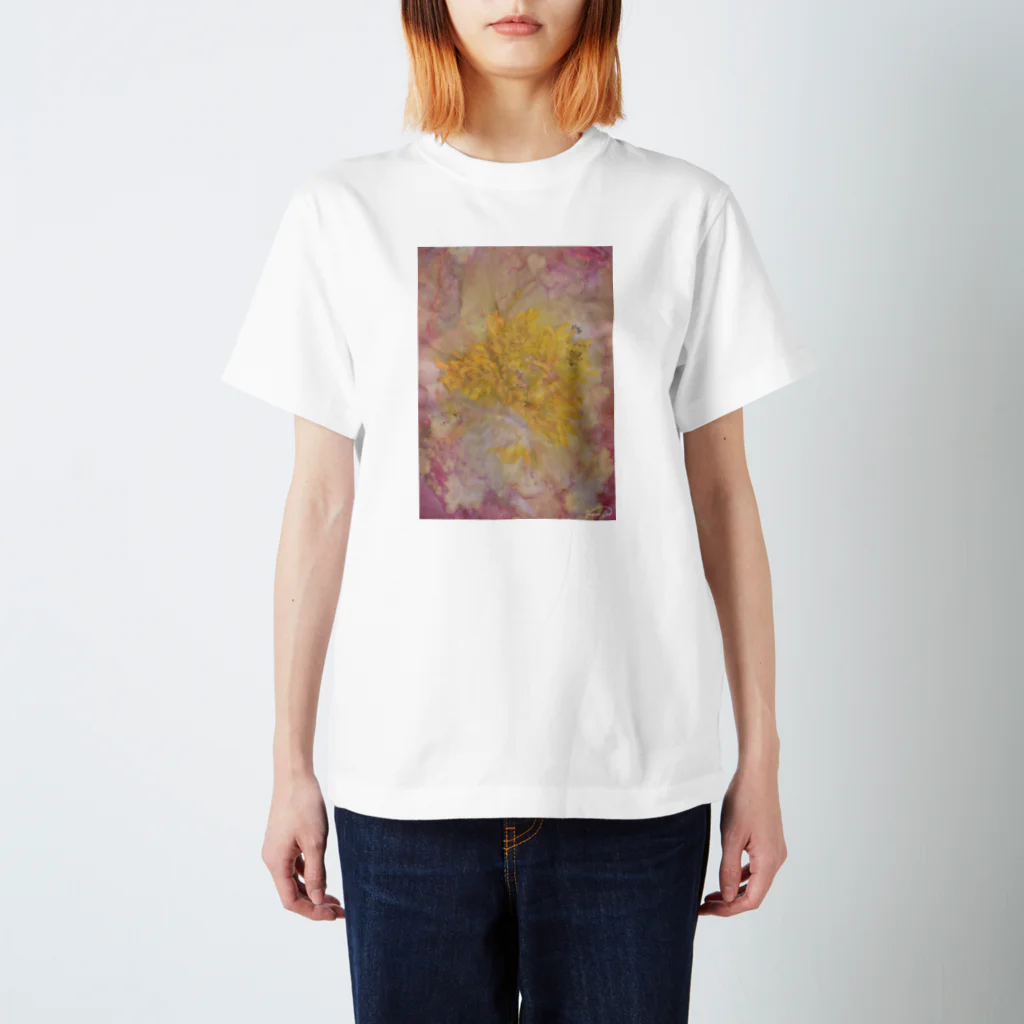 小さな野原のDecomposition of photo by soil(Pink Flower) Regular Fit T-Shirt