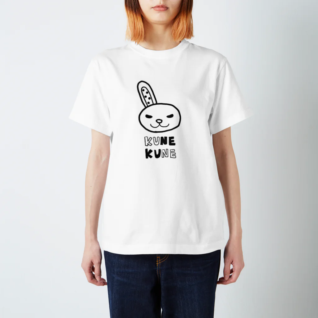 kune-kuneのくろたまウサギ　クネクネTシャツ Regular Fit T-Shirt