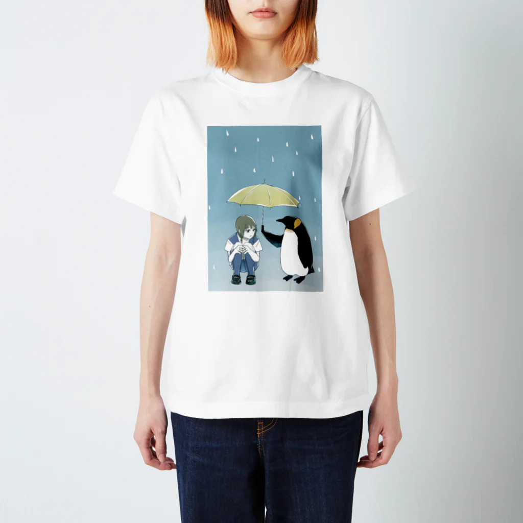 かとうみかん@ペンギンイラストの雨降りペンギン Regular Fit T-Shirt