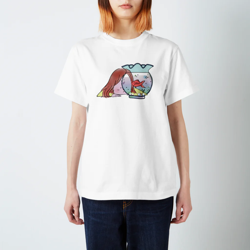 カネコネコの金魚鉢と女の子 スタンダードTシャツ