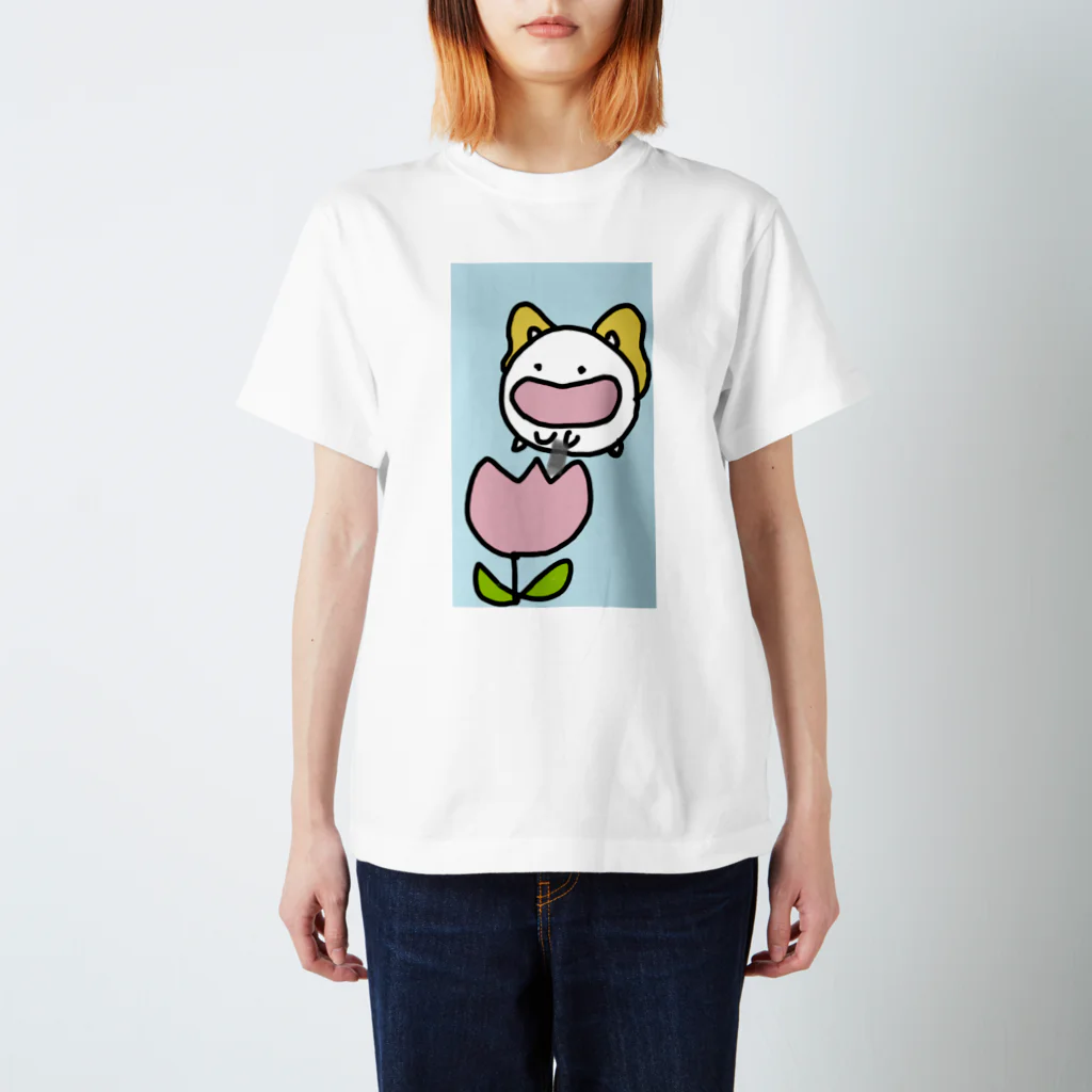 ダイナマイト87ねこ大商会のチューリップの中に酢昆布を入れるちょうちょねこです スタンダードTシャツ