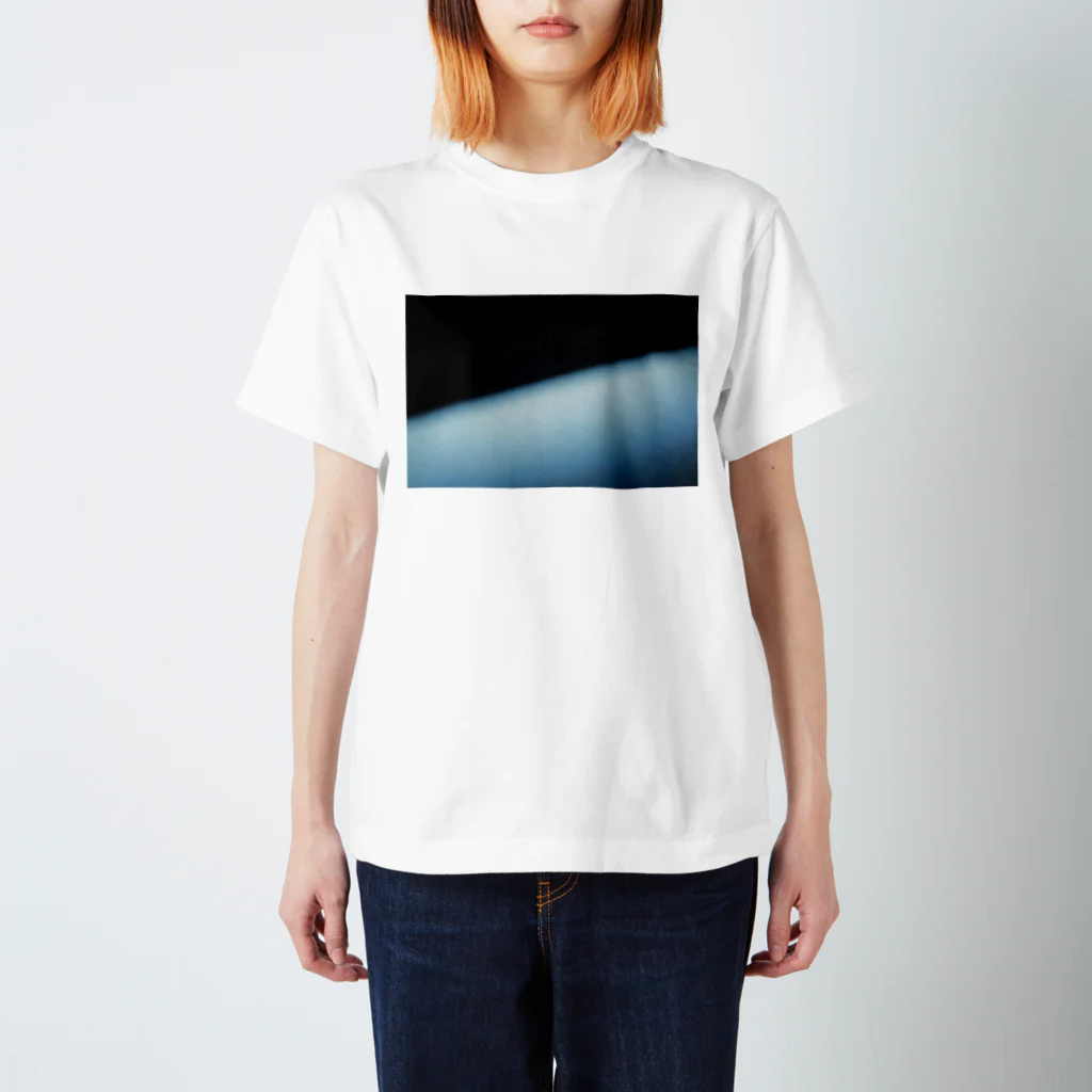 Hide Watanabeのwindow_front print T-shirt Regular Fit T-Shirt