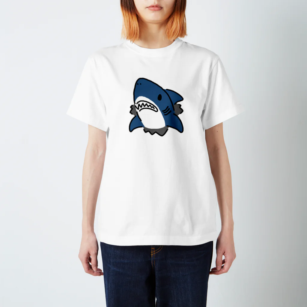 サメ わりとおもいの突き破るサメ Regular Fit T-Shirt