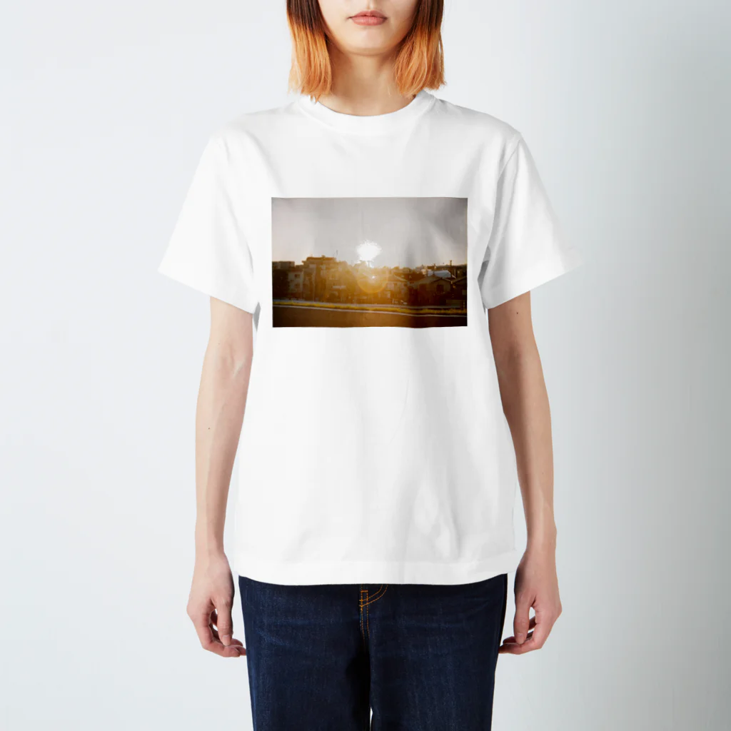 はち / きまぐれハチログのフィルム 夕焼け スタンダードTシャツ