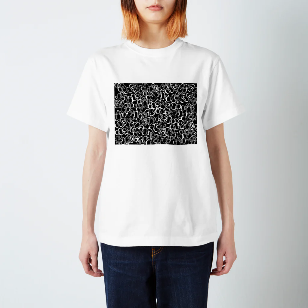 トモカワ ヒロサキ デザインショップのモノトーンのクマノミ柄 Regular Fit T-Shirt