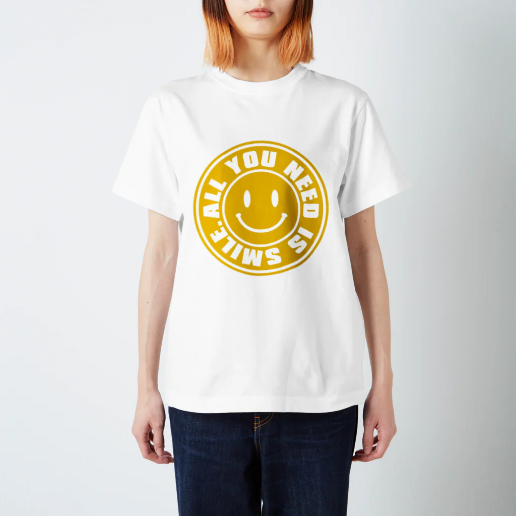 AURA_HYSTERICAのALL YOU NEED IS SMILE. Regular Fit T-Shirt