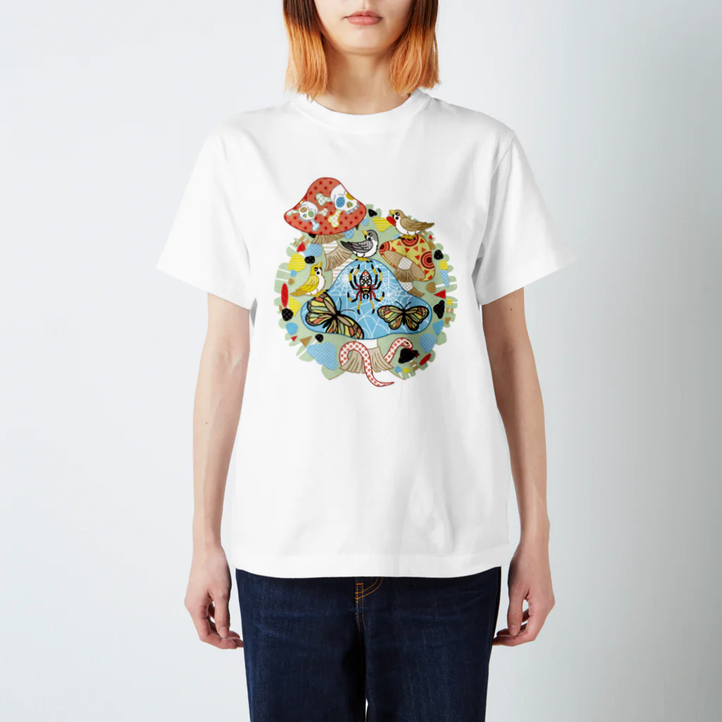 ねことりむし★CAT BIRD INSECTの毒茸と雀チュチュンがチュン Regular Fit T-Shirt