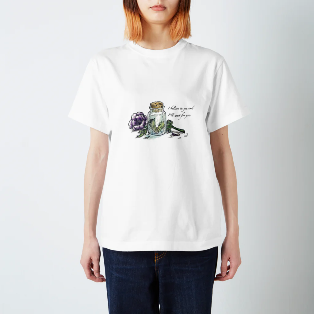 わにさん🐊🐊の小瓶とアネモネ Regular Fit T-Shirt