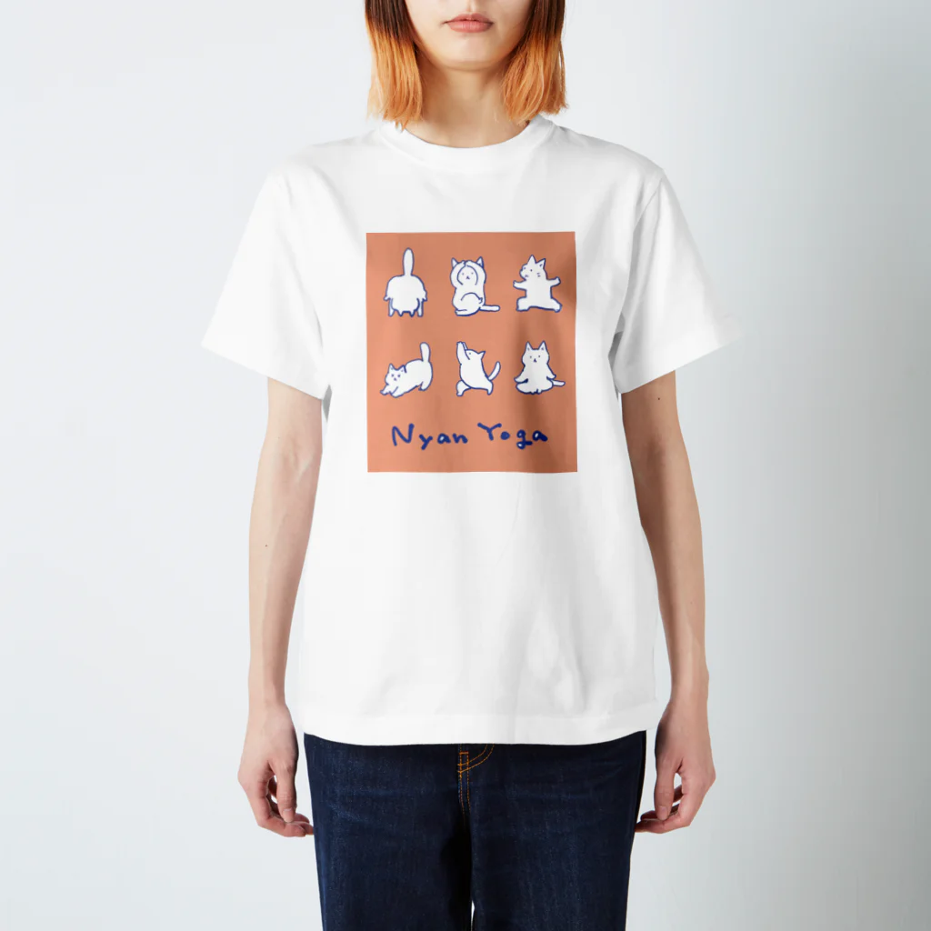 しろモフ屋のにゃんヨガ Regular Fit T-Shirt