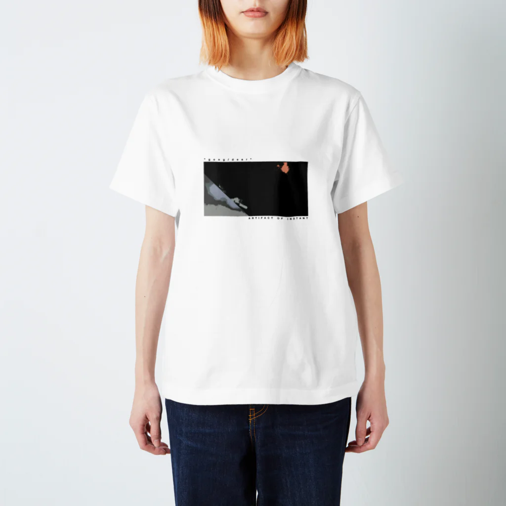 ARTIFACT OF INSTANTの"gong / dear" WHITE TEE スタンダードTシャツ