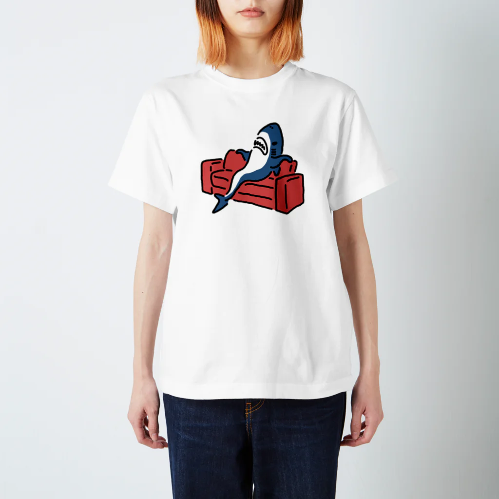 サメ わりとおもいの態度がデカいサメ Regular Fit T-Shirt