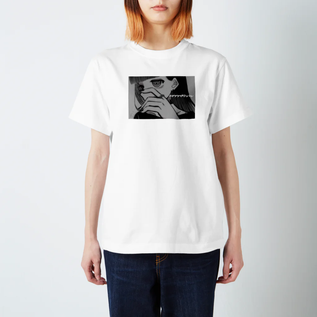 uraraのモノクロガール Regular Fit T-Shirt