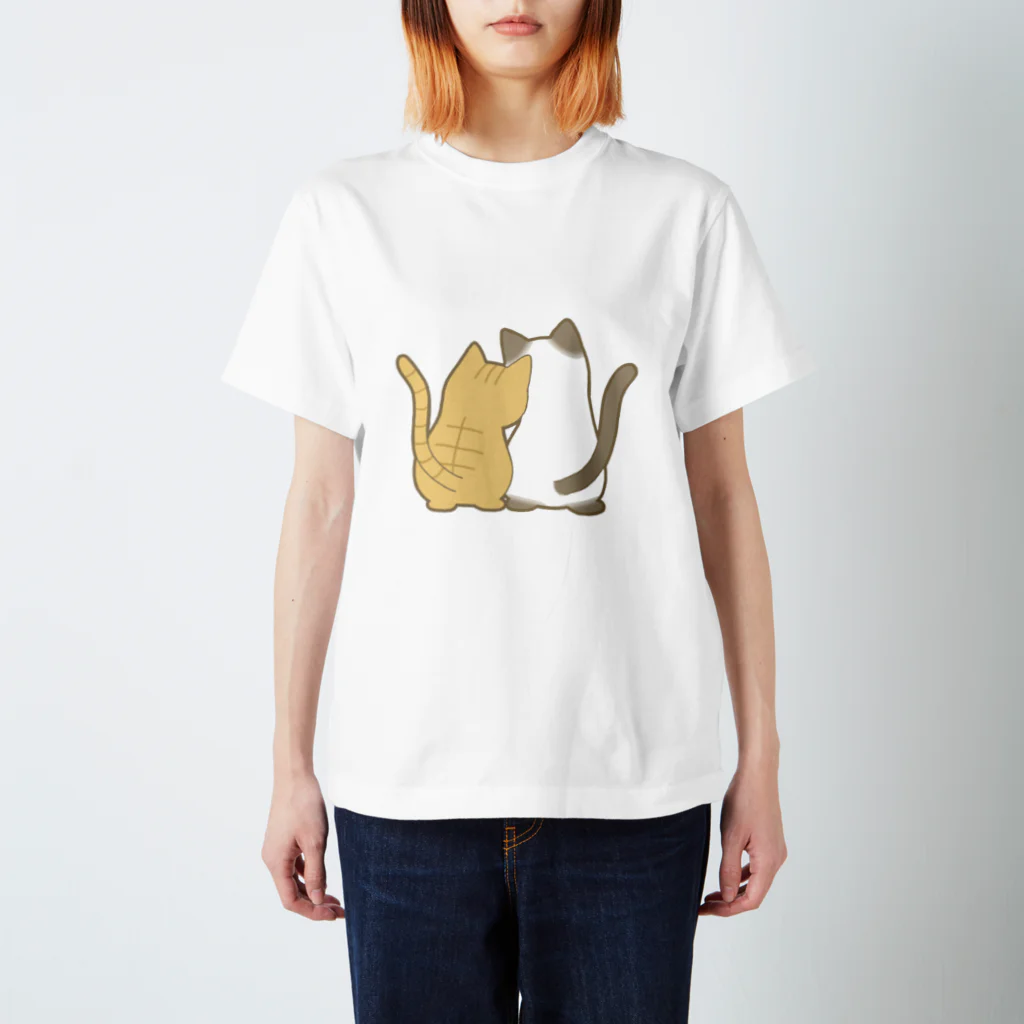 かわいいもののおみせ　いそぎんちゃくの仲良し猫の背中　茶トラ&ポインテッド スタンダードTシャツ