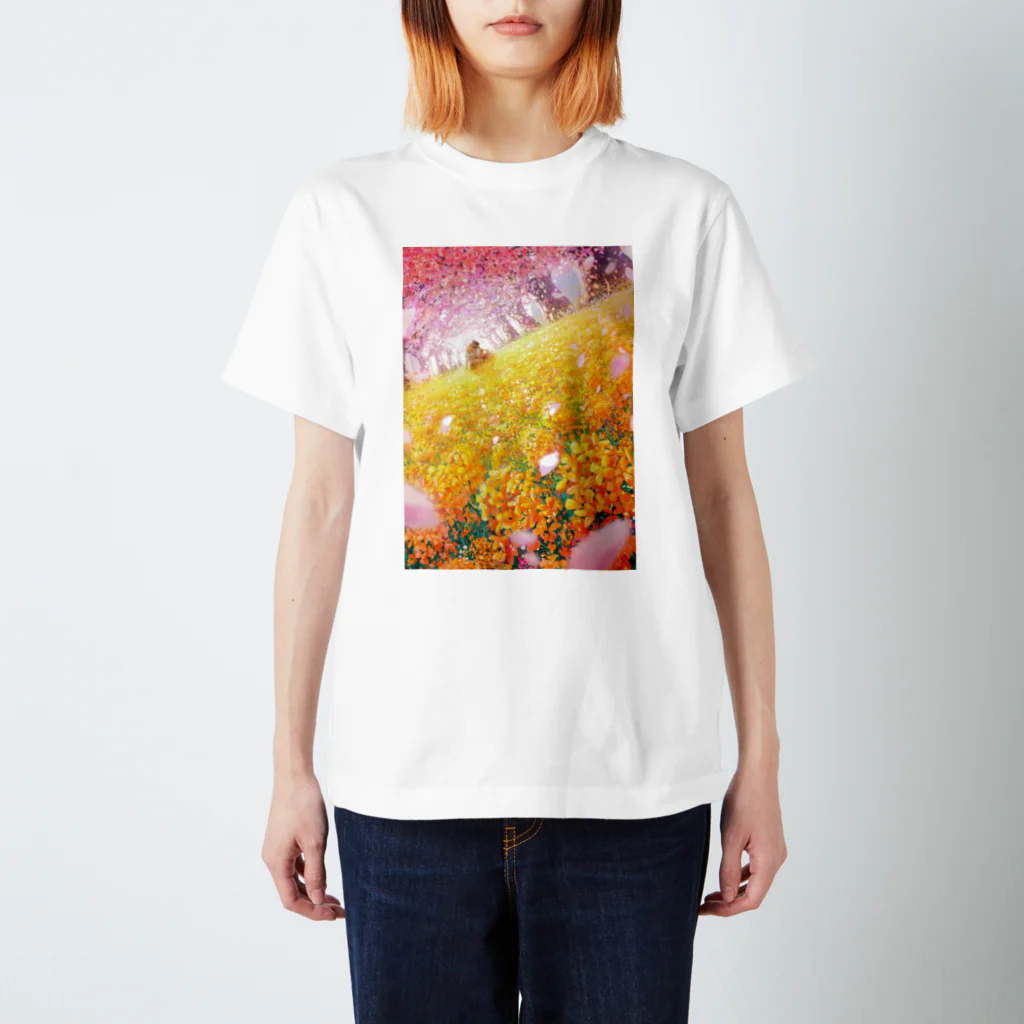 ゆたかテル / ミズナベの桜花散る黄金の奈の花畑 スタンダードTシャツ