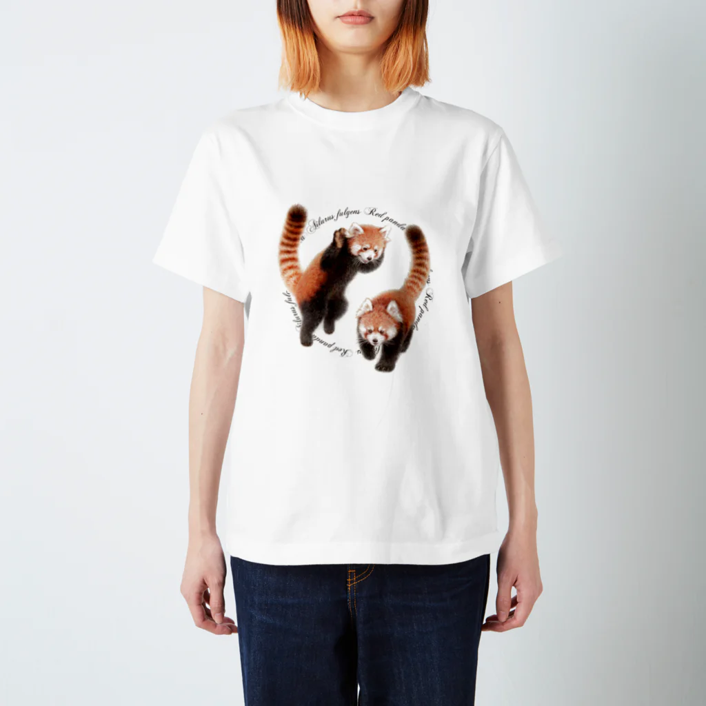 rokoの遊ぶレッサーパンダ Regular Fit T-Shirt