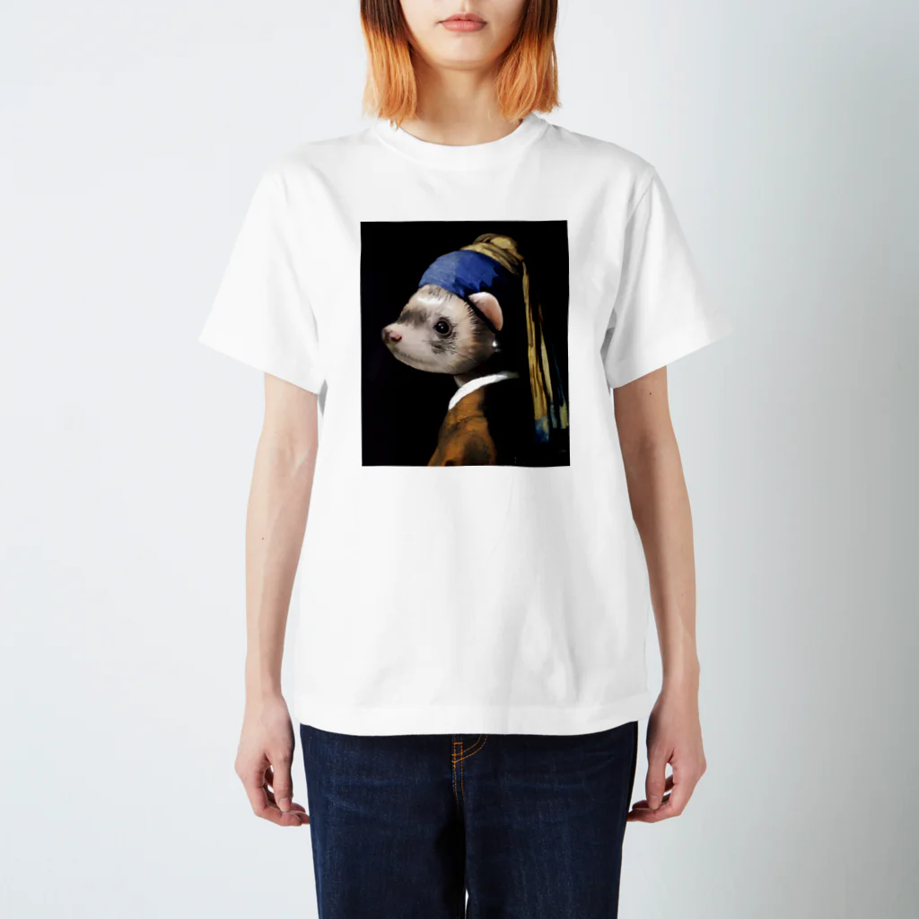 paz&sheetaの真珠の耳飾りのフェレット Regular Fit T-Shirt