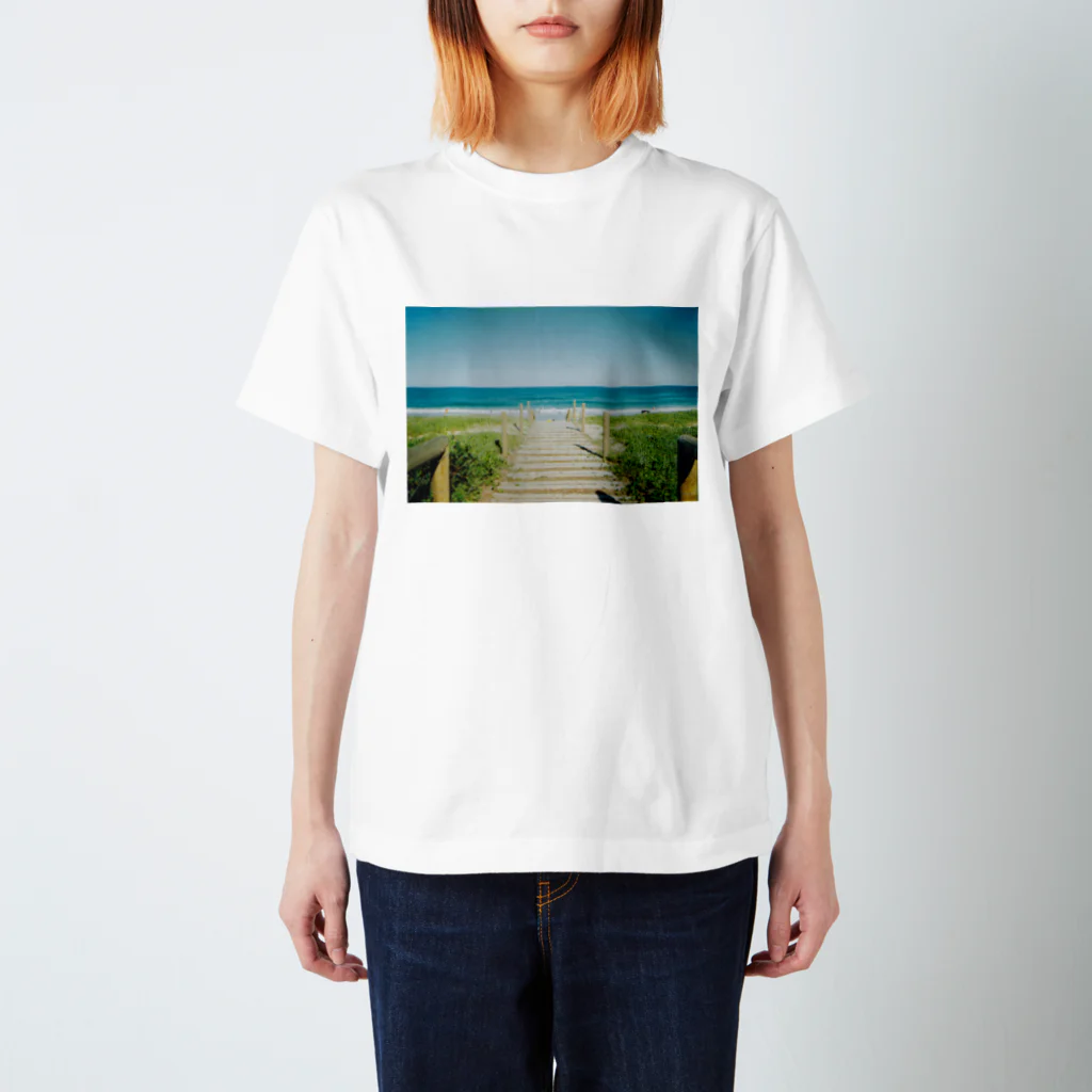 たまこの部屋の海へと続く道 Regular Fit T-Shirt