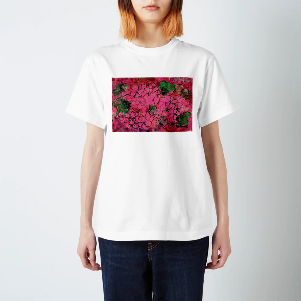 石倉かよこのグッズショップのGeranium-011 Regular Fit T-Shirt