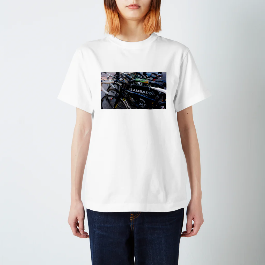 旅先pics📸のロンドンの駐輪自転車 Regular Fit T-Shirt