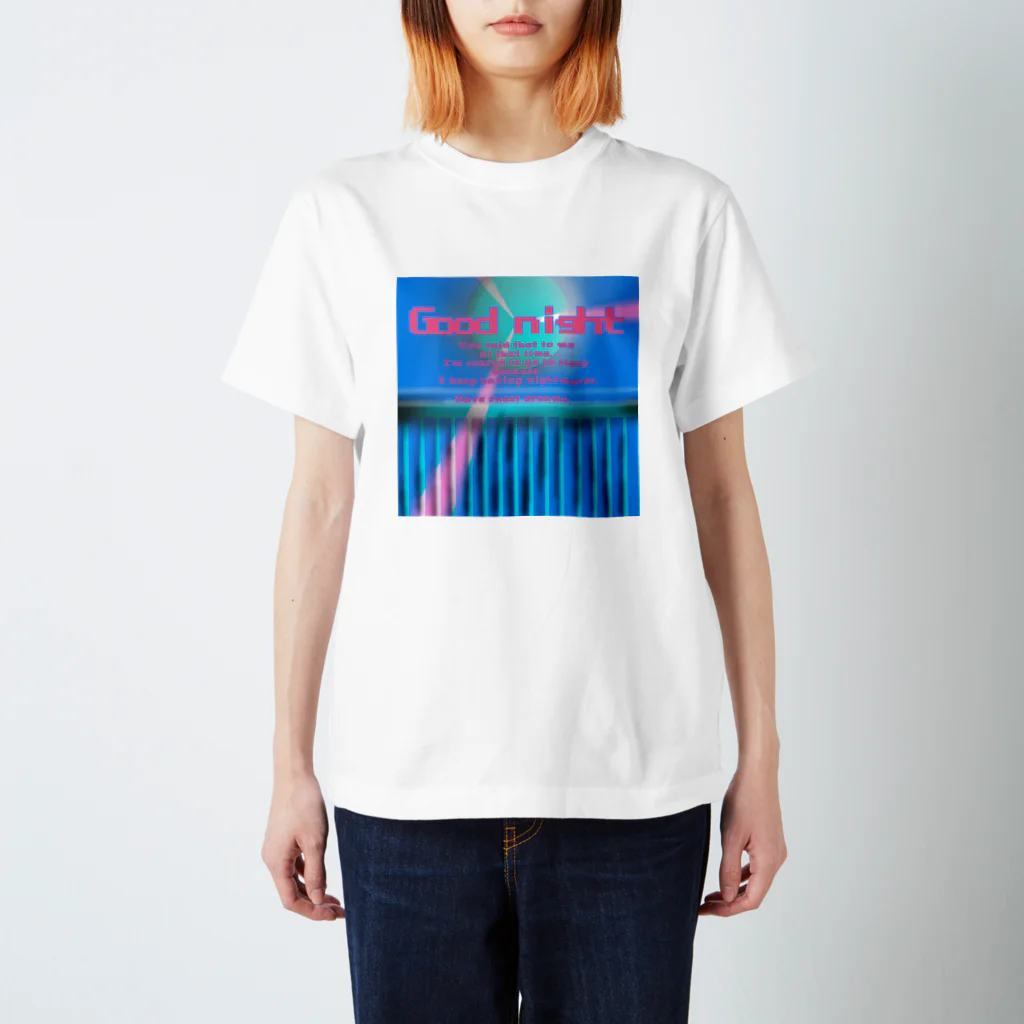 いつまでも子供のままの眠れぬ月夜。vivid 前プリント Regular Fit T-Shirt