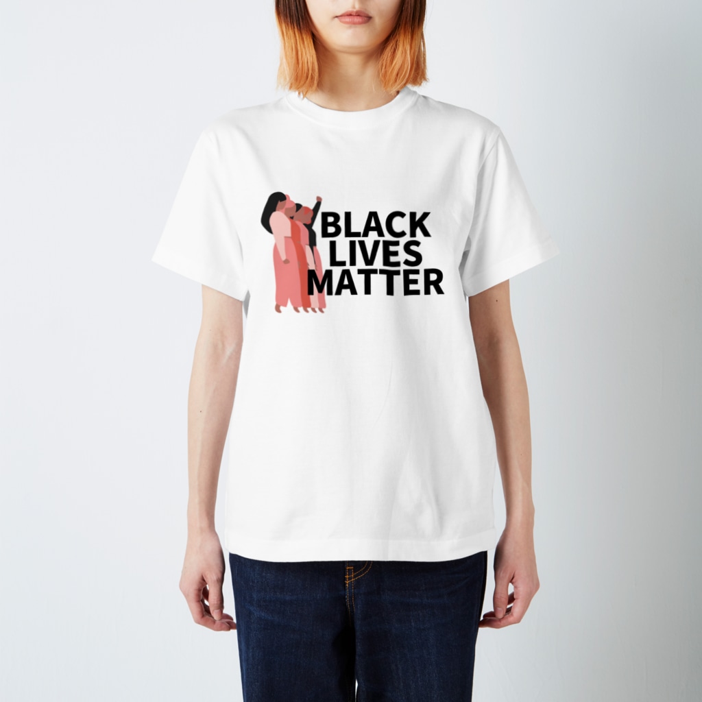RIRI_designのBLACK LIVES MATTER（ブラック・ライブス・マター）walking Regular Fit T-Shirt