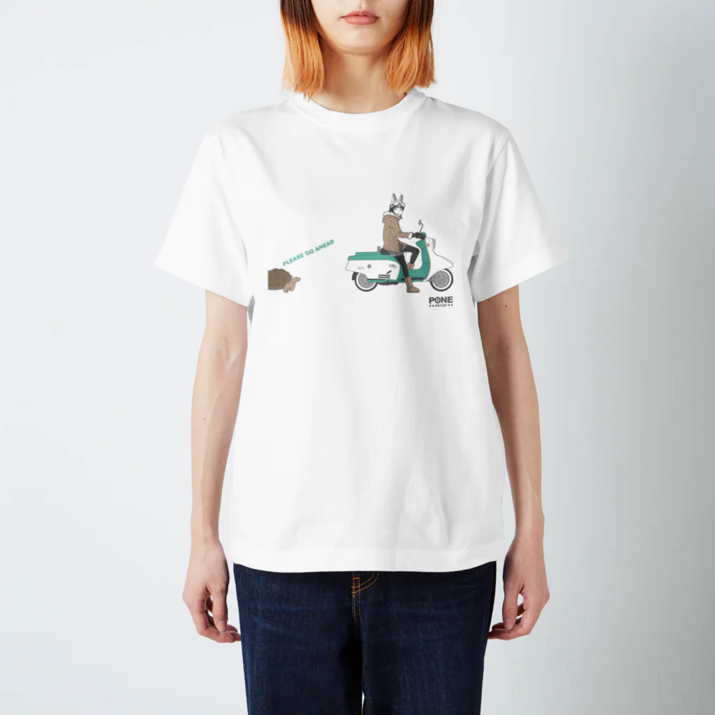 PONEdesignのうさぎとカメ Regular Fit T-Shirt