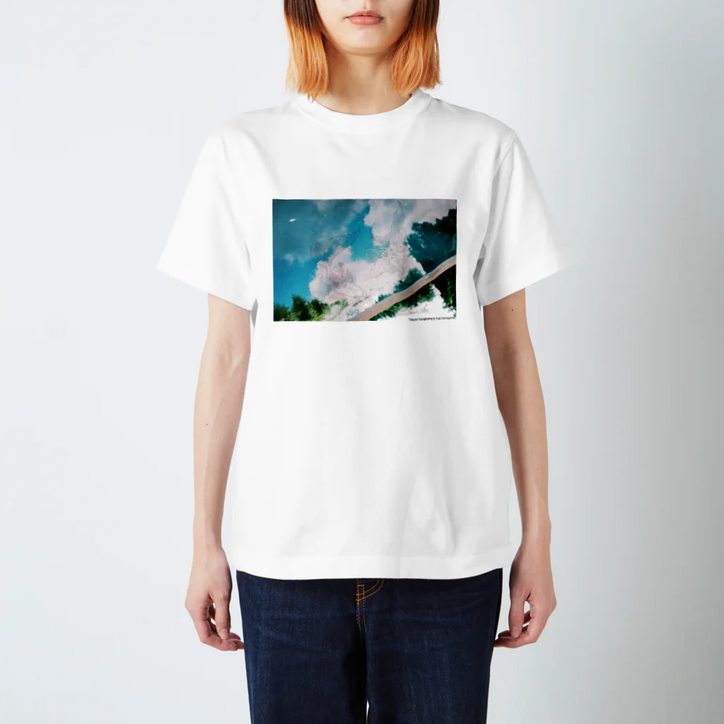 Takumi YanagisawaのSwimming fish Regular Fit T-Shirt