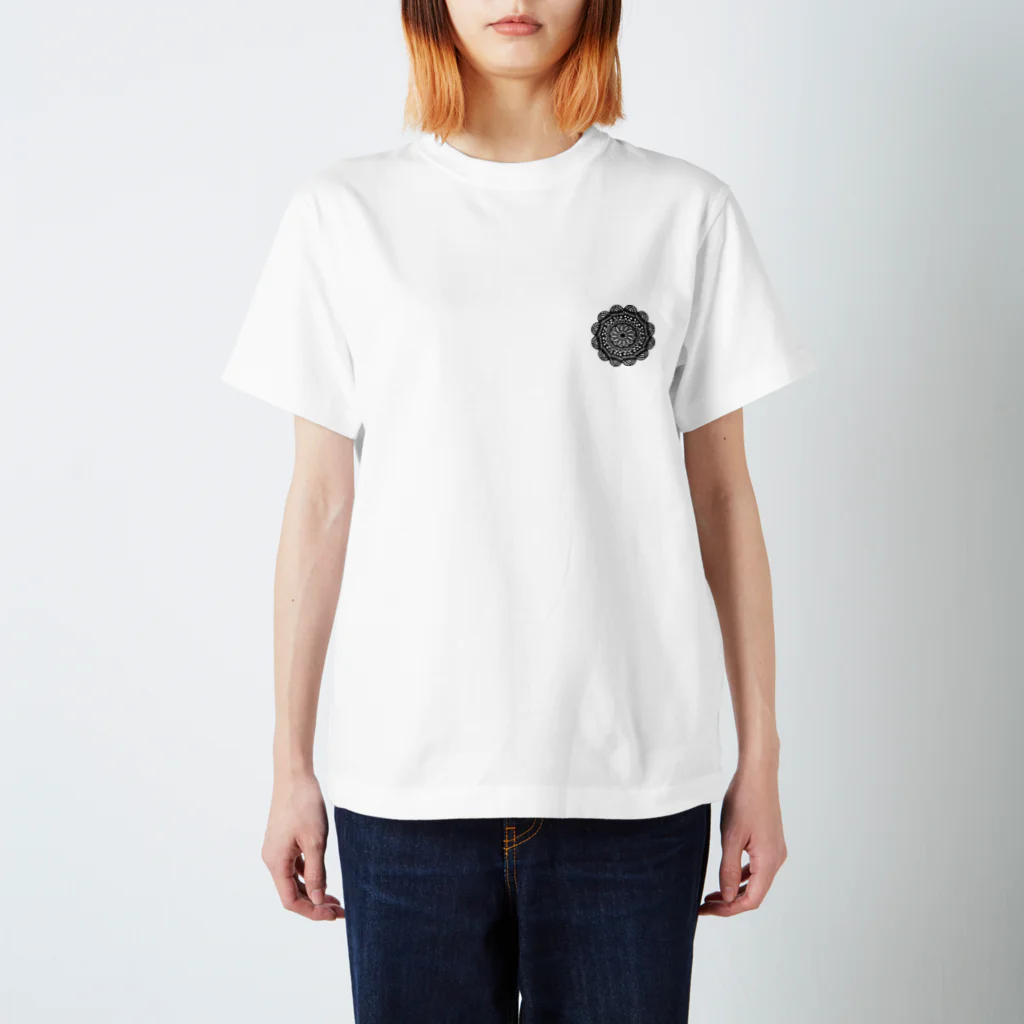 PASOのエスニックなお花 Regular Fit T-Shirt