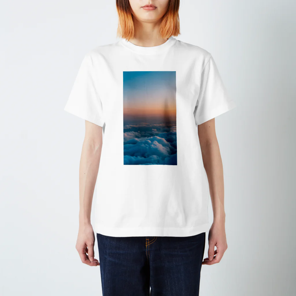 ｻﾝｼｮｸ.の雲の上 Regular Fit T-Shirt