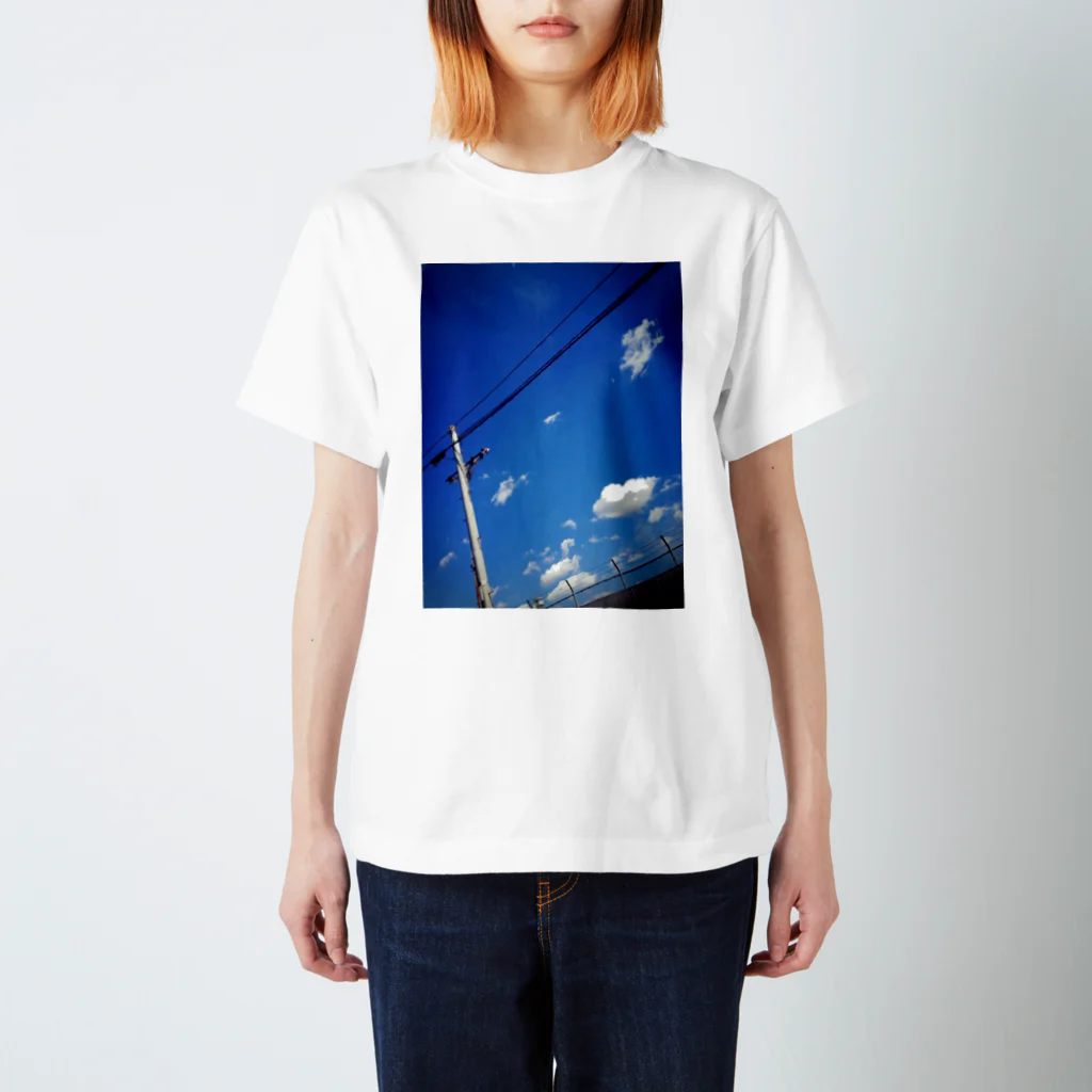 ぺちゃの ○。銀狐堂。○ の青空 Regular Fit T-Shirt