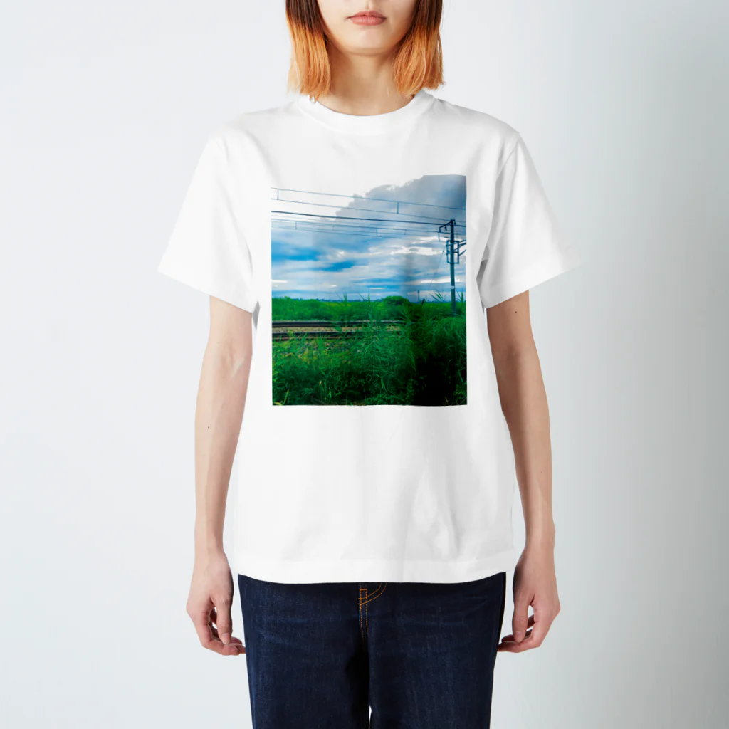 takumi_yaのレールと空と電柱 スタンダードTシャツ