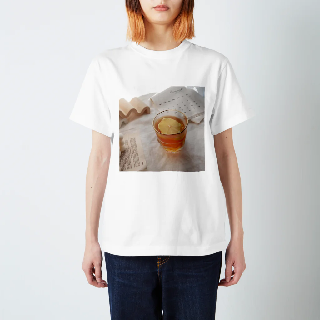 Tan.candle韓国キャンドルのCandlecafe Regular Fit T-Shirt