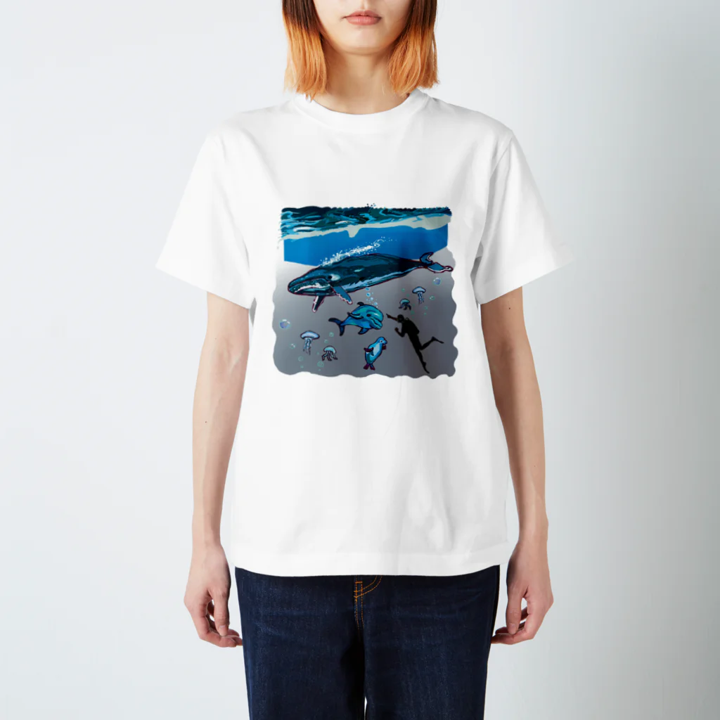 油絵描きの小物売り場のスカンジナビアの海のお散歩 Regular Fit T-Shirt