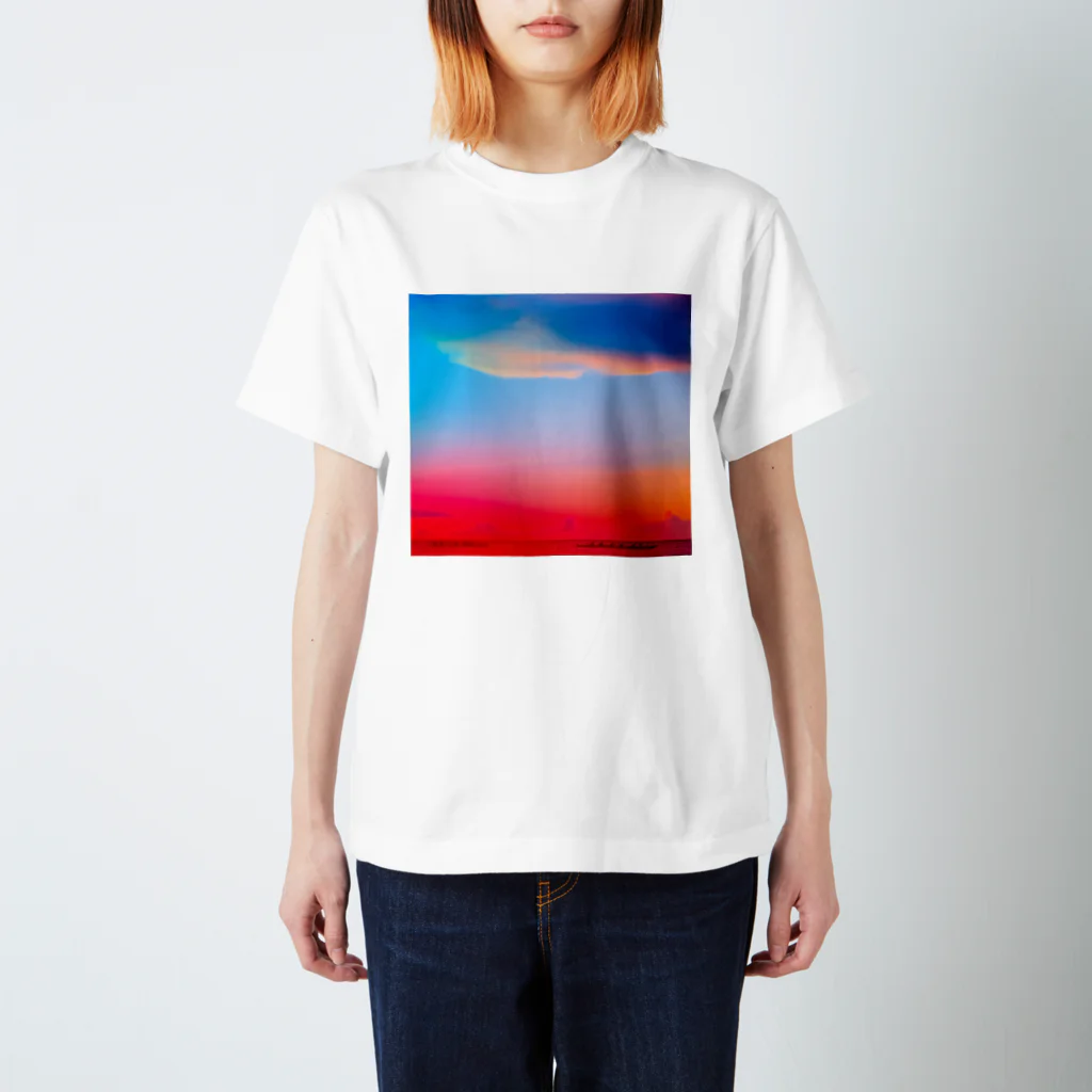 NEON LIGHT STARSの赤富士ひのまる空 Regular Fit T-Shirt