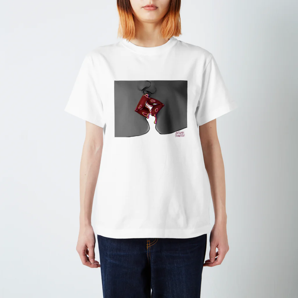 oosuga_tamotsuのキス Regular Fit T-Shirt