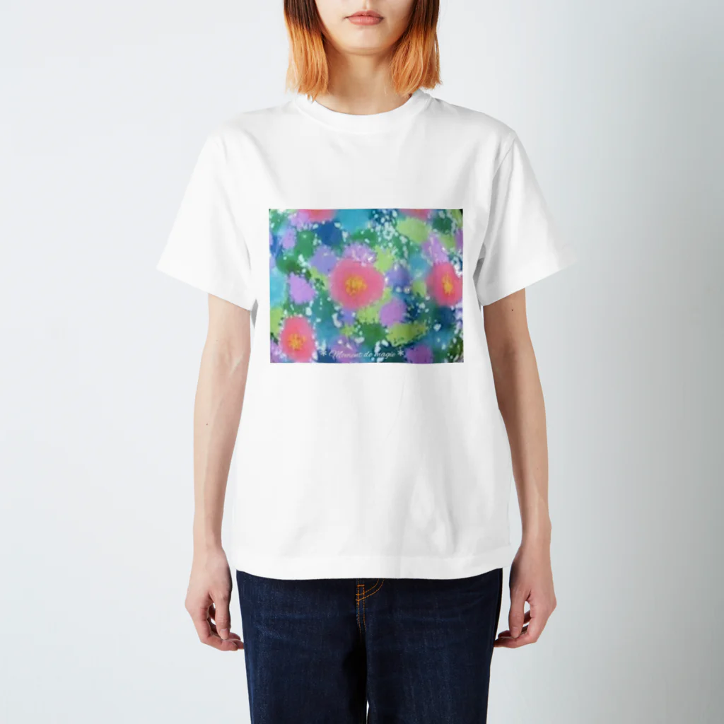 Moment de magieの椿 Regular Fit T-Shirt