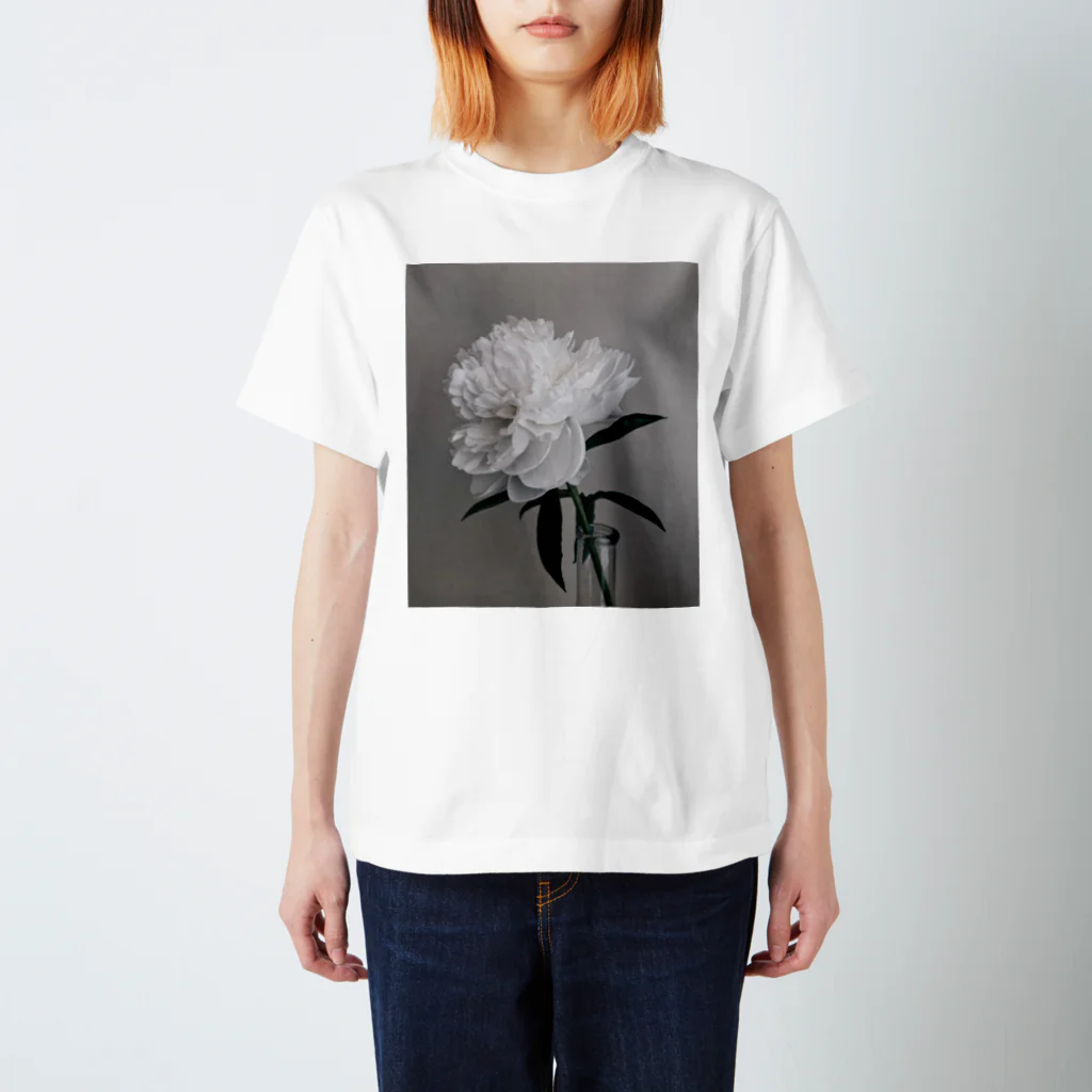 _unknownのWhite peony_3 Regular Fit T-Shirt